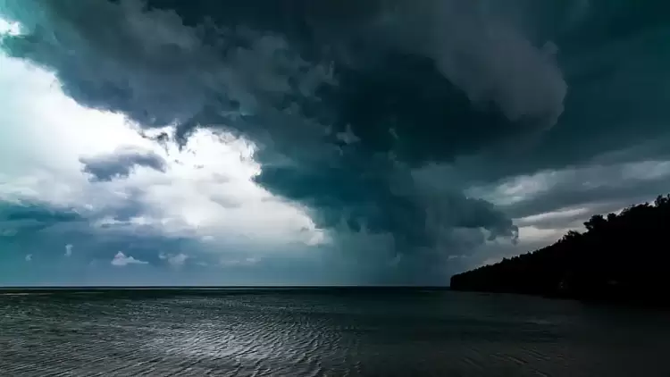 Ο καιρός σήμερα, Πέμπτη 4/7: Νεφώσεις παροδικά αυξημένες με βροχές και καταιγίδες κατά τόπους ισχυρές