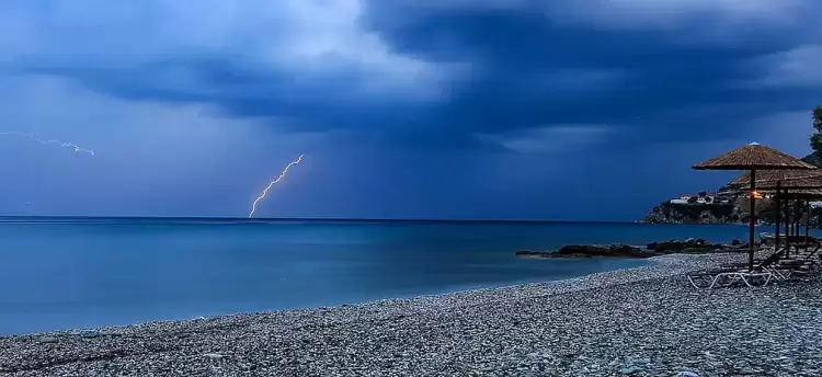 Ο καιρός σήμερα, Τετάρτη 3/7: Bροχές με καταιγίδες και πτώση θερμοκρασίας