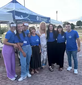 Η Καλοκαιρινή Γιορτή του Βενιαμίν Η Καλοκαιρινή Γιορτή του Βενιαμίν