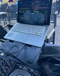 Η Καλοκαιρινή Γιορτή του Βενιαμίν Η Καλοκαιρινή Γιορτή του Βενιαμίν