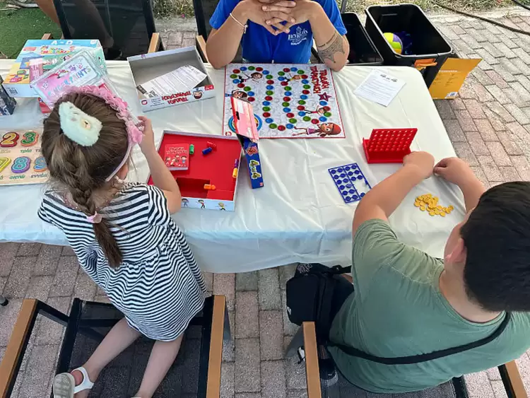 Η Καλοκαιρινή Γιορτή του Βενιαμίν Η Καλοκαιρινή Γιορτή του Βενιαμίν