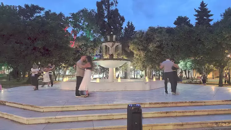 Κατερίνη: To "Tangazo" χορεύει τάνγκο στο συντριβάνι του ΔημΟτκού Πάρκου! Κατερίνη: To “tangazo” χορεύει τάνγκο στο συντριβάνι του Δημιτκού Πάρκου!