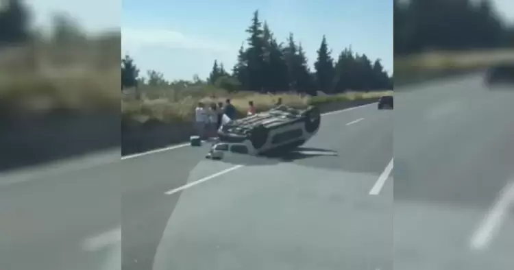 Κατερίνη: Ανατροπή οχήματος λίγο μετά τα διόδια Αιγινίου (βίντεο) Κατερίνη: Ανατροπή οχήματος λίγο μετά τα διόδια Αιγινίου (βίντεο)