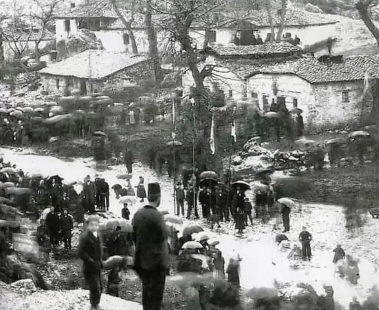 Ο «Λάκκος» στον Ενιπέα ποταμό