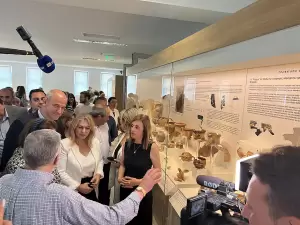 Λίνα Μενδώνη – Στο μουσείο του Μακρυγιάλου τα ευρήματα της Β. Πιερίας