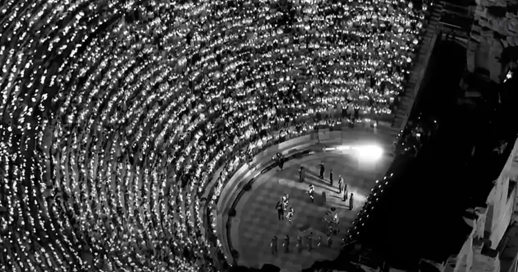 Οι Coldplay δημοσίευσαν το βιντεοκλίπ του «Feels Like I’m Falling in Love» που γυρίστηκε στο Ηρώδειο (vid) Οι Coldplay δημοσίευσαν το βιντεοκλίπ του «feels Like I’m Falling In Love» που γυρίστηκε στο Ηρώδειο (vid)