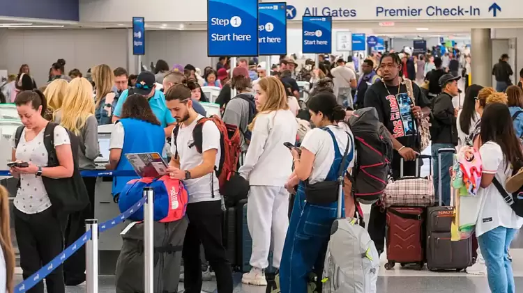 Παγκόσμιο μπλακάουτ σε πτήσεις, τηλεπικοινωνίες και συναλλαγές από μεγάλης κλίμακας βλάβη στην Microsoft και τα Windows