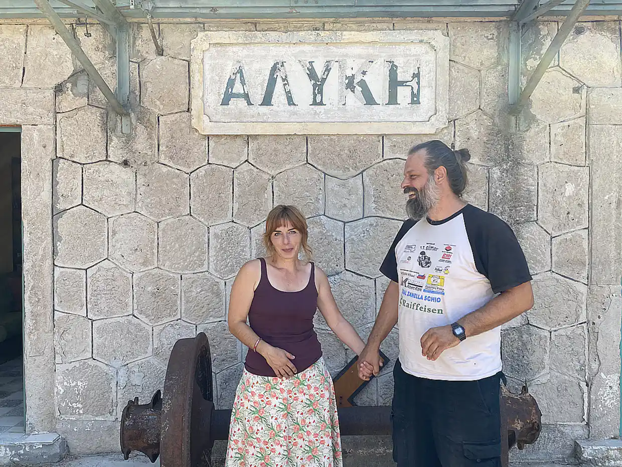 Πιερία: Ο εγκαταλελειμμένος σταθμός της «Αλυκής», που μετατράπηκε σε χώρο αναψυχής (βίντεο & εικόνες) Πιερία: Ο εγκαταλελειμμένος σταθμός της «Αλυκής», που μετατράπηκε σε χώρο αναψυχής