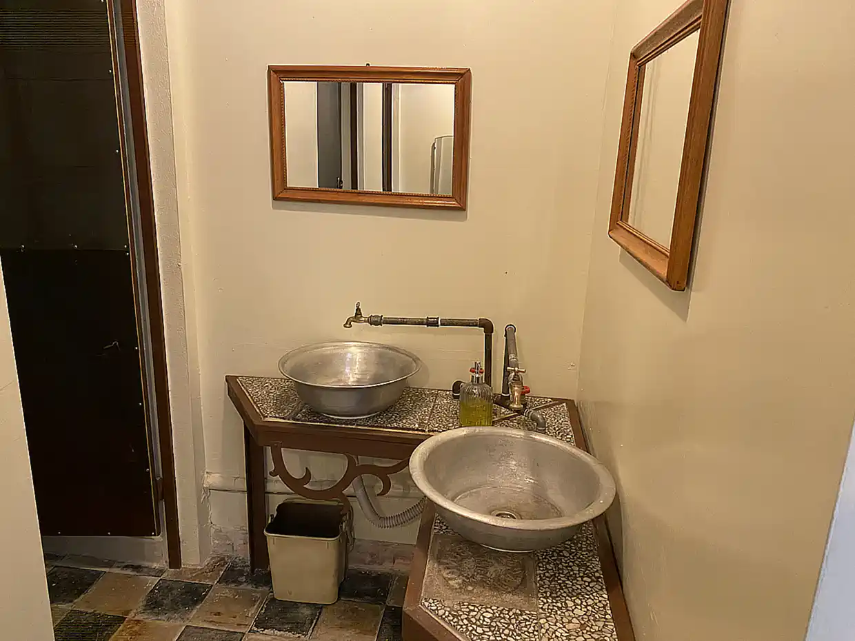 Πιερία: Ο εγκαταλελειμμένος σταθμός της «Αλυκής», που μετατράπηκε σε χώρο αναψυχής (βίντεο & εικόνες) Πιερία: Ο εγκαταλελειμμένος σταθμός της «Αλυκής», που μετατράπηκε σε χώρο αναψυχής