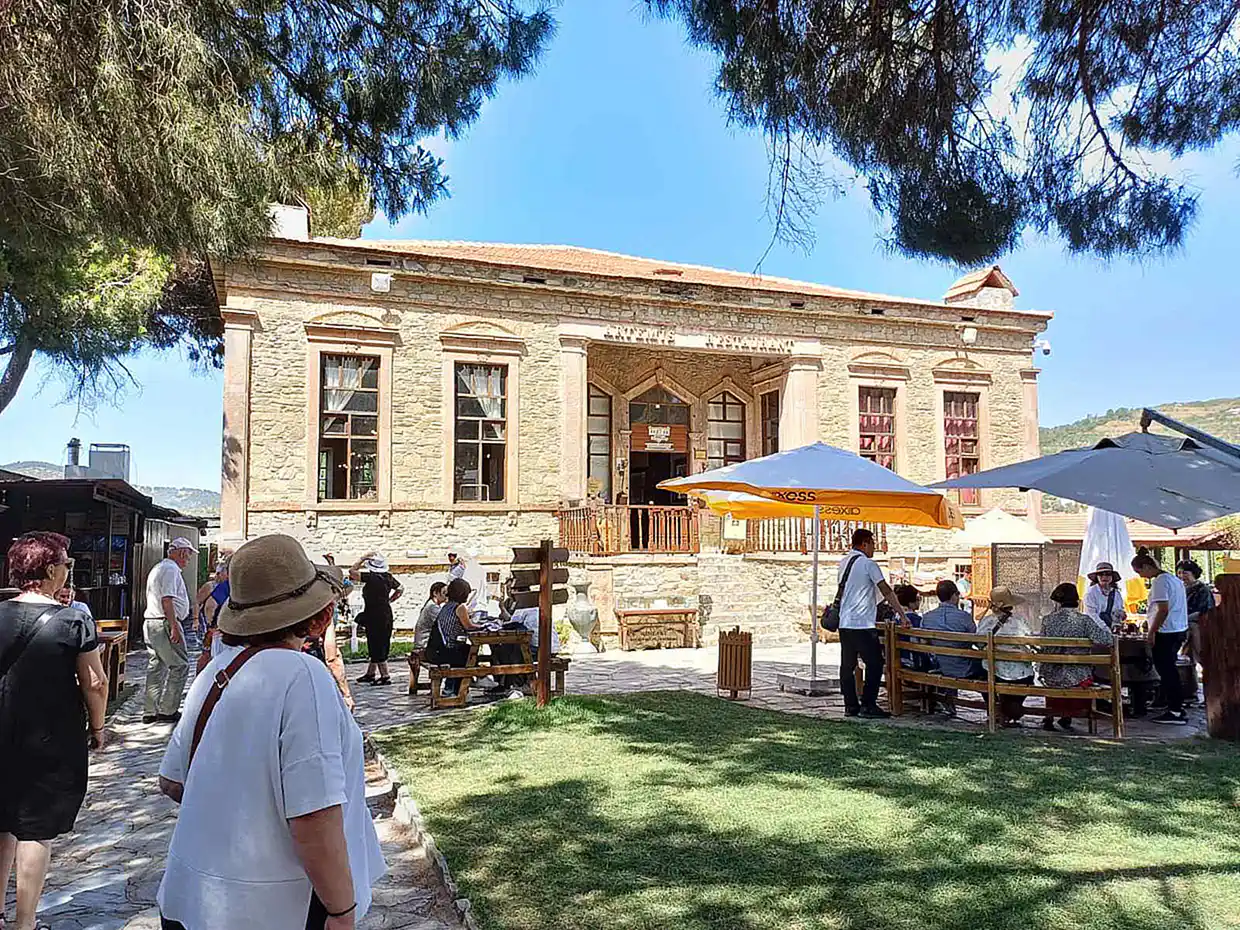 Στα παράλια της Ιωνίας Στα παράλια της Ιωνίας