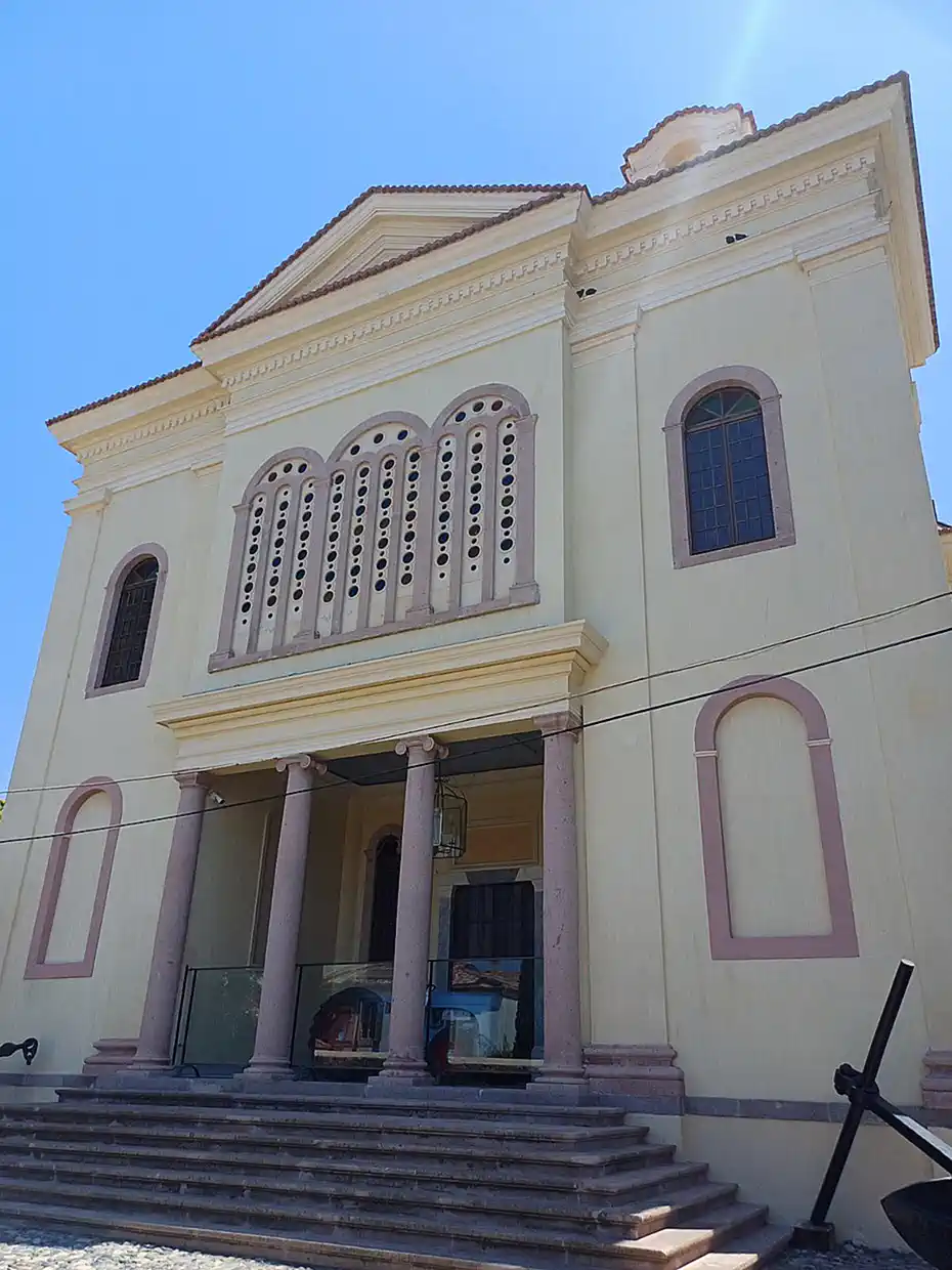 Στα παράλια της Ιωνίας Στα παράλια της Ιωνίας