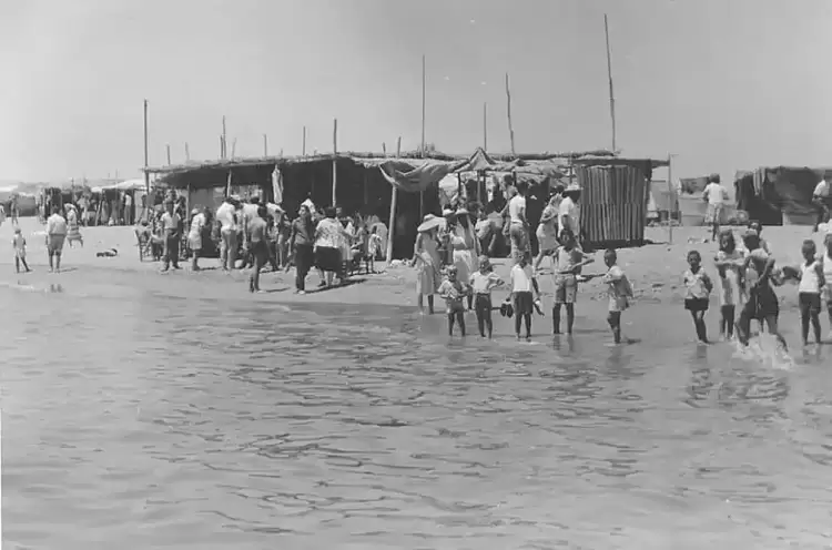 Τα μπάνια του λαού αναβάλλονται (επ’ αόριστον) Τα μπάνια του λαού αναβάλλονται (επ’ αόριστον)