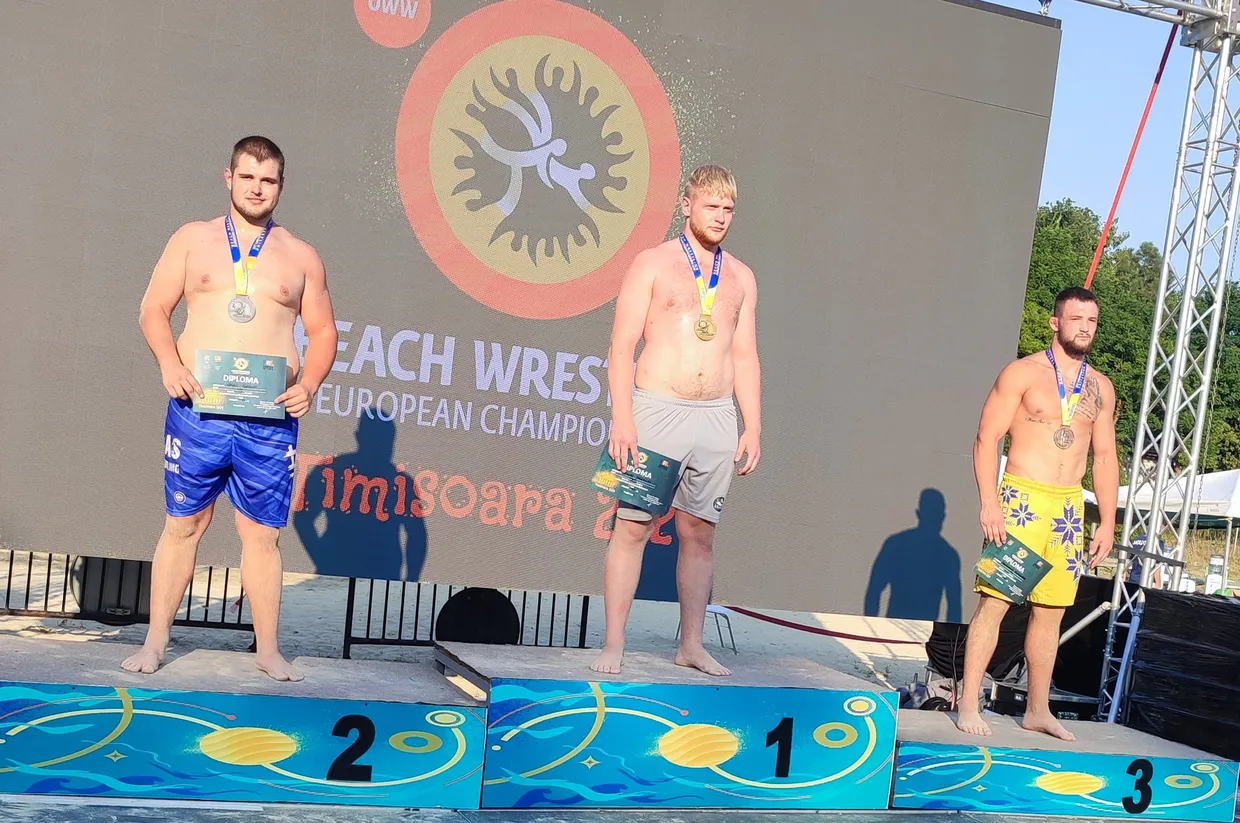 Το ασημένιο μετάλλιο στην κατηγορία των +90 κιλών πάλης στην άμμο κατέκτησε ο Ραφαήλ Γκιρνης με τα χρώματα της Εθνικής ομάδας Το ασημένιο μετάλλιο στην κατηγορία των +90 κιλών πάλης στην άμμο κατέκτησε ο Ραφαήλ Γκιρνης με τα χρώματα της Εθνικής ομάδας