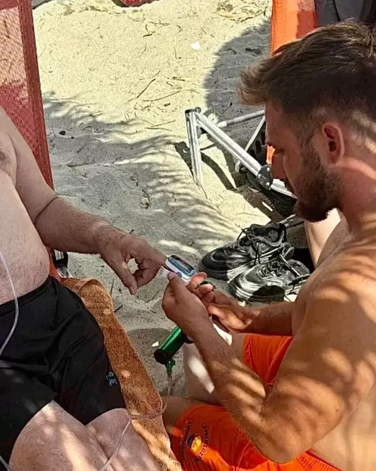 Άμεση επέμβαση ναυαγοσωστών για την ανάσυρση ηλικιωμένου απο τη θάλασσα