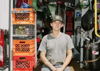 Άφησε το Πανεπιστήμιο για να επισκευάζει λέβητες και… θησαυρίζει