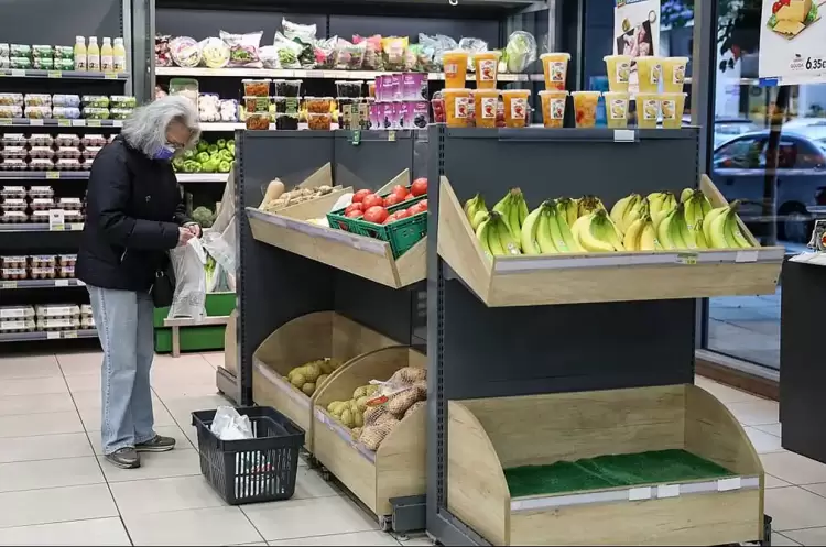 Ακρίβεια: Αυξήσεις και μειώσεις τιμών στα ράφια των σουπερμάρκετ – Οι κατηγορίες