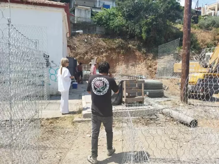 Η Αντιπεριφερειάρχης Πιερίας σε αυτοψία των εργασιών αποκατάστασης πρανών εντός του οικισμού του Πλαταμώνα του Δήμου Δίου Ολύμπου