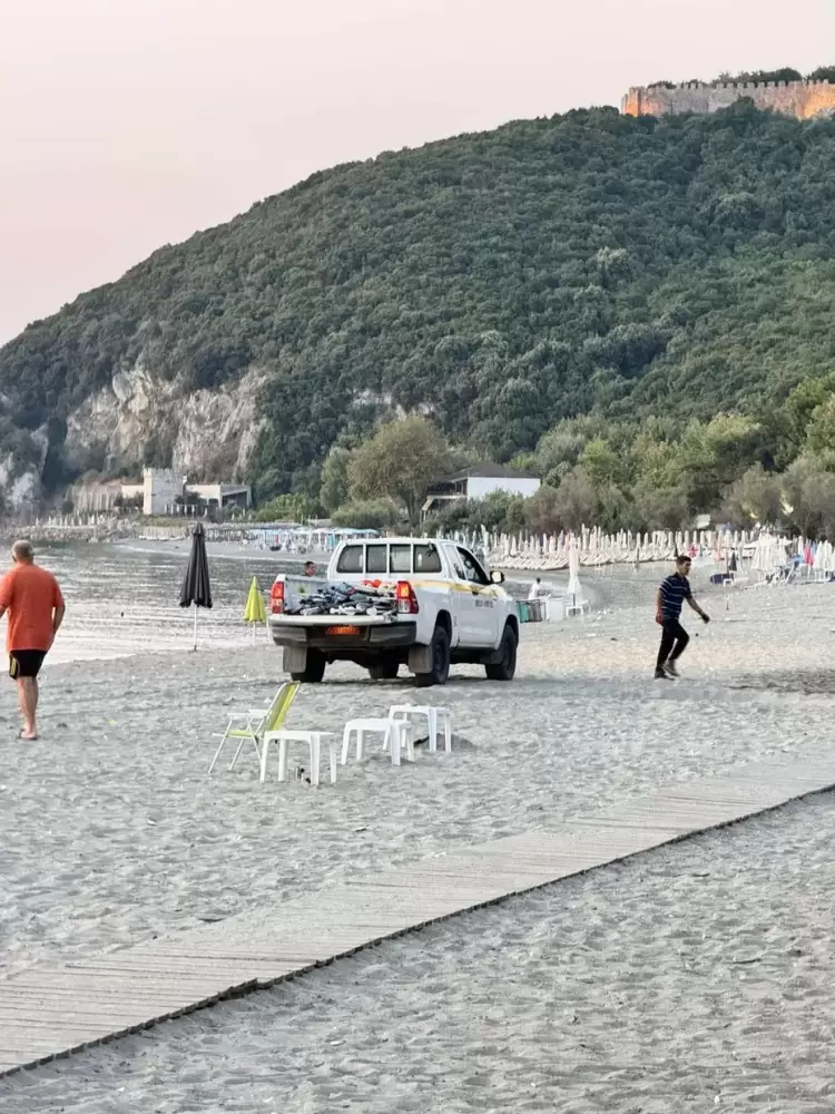 Δήμος Δίου-Ολύμπου: Απομάκρυνση παράνομα τοποθετημένων ομπρελών από την παραλία Νέου Παντελεήμονα Δήμος Δίου Ολύμπου: Απομάκρυνση παράνομα τοποθετημένων ομπρελών από την παραλία Νέου Παντελεήμονα