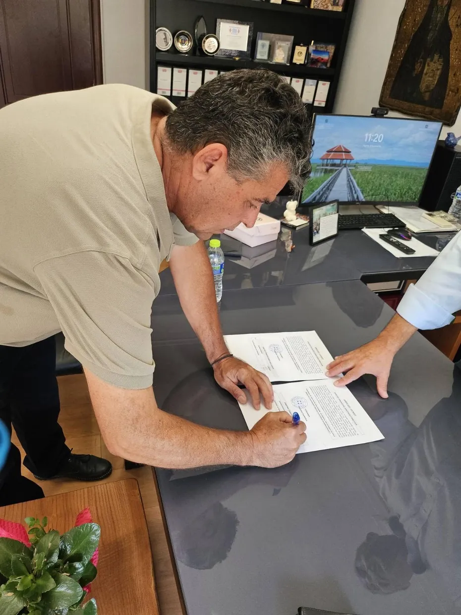 Δήμος Δίου-Ολύμπου: Ορκίστηκε δημοτικός σύμβουλος ο Νίκος Λαπάτσης ενώπιον του Δημάρχου Βαγγέλη Γερολιόλιου Δήμος Δίου Ολύμπου: Ορκίστηκε δημοτικός σύμβουλος ο Νίκος Λαπάτσης ενώπιον του Δημάρχου Βαγγέλη Γερολιόλιου