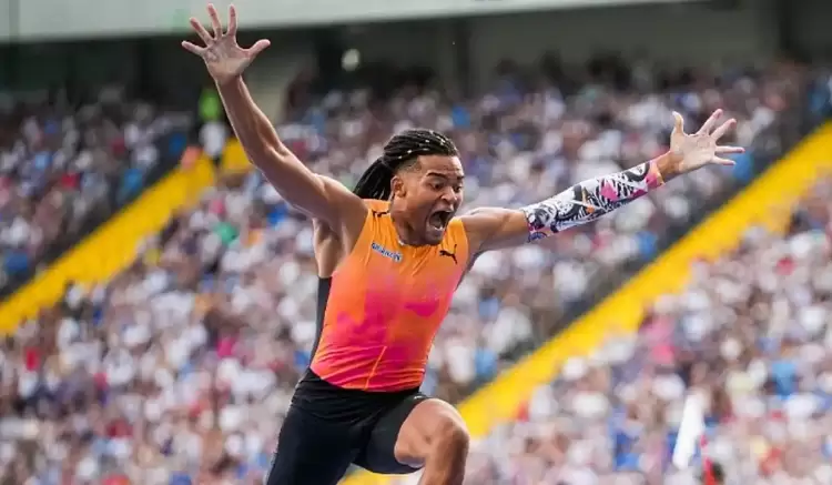 Έπος από τον Εμμανουήλ Καραλή: Διέλυσε το πανελλήνιο ρεκόρ, πέρασε τα έξι μέτρα στο Diamond League της Σιλεσίας