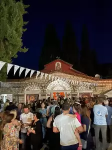 Ιερά Μονή Μακρυράχης: Μέγας Πανηγυρικός Εσπερινός, Επιτάφιος και τα εγκώμια της Παναγίας