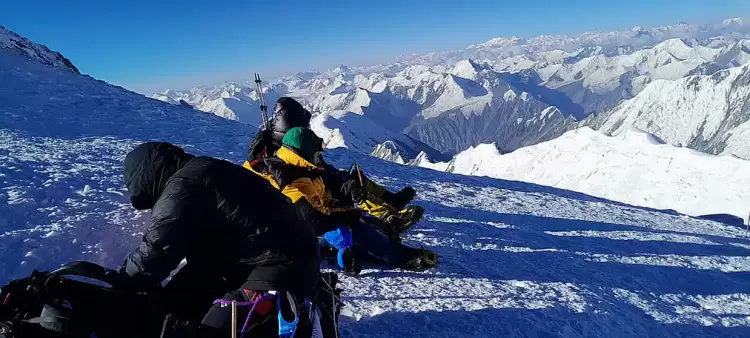 Ο Ηλίας Μόσχος, μέλος του ΕΟΣ Λιτοχώρου, την κορυφή Lenin 7.134m
