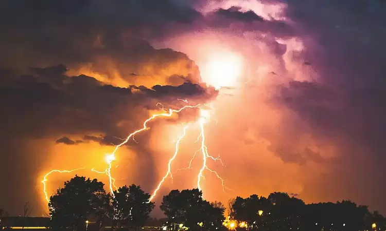 Καιρός: Ραγδαία επιδείνωση με σφοδρές καταιγίδες, χαλάζι και κεραυνούς – Έκτακτο δελτίο από ΕΜΥ