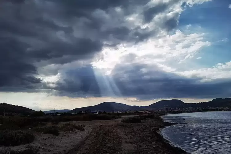 Ο καιρός σήμερα, Τετάρτη 21/8: Άστατος με τοπικές βροχές και σποραδικές καταιγίδες