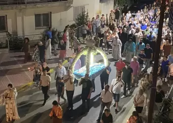 Λιτανεία εικόνας Επιταφείου της Παναγίας απο την Ενορία της Αγίας Παρασκευής