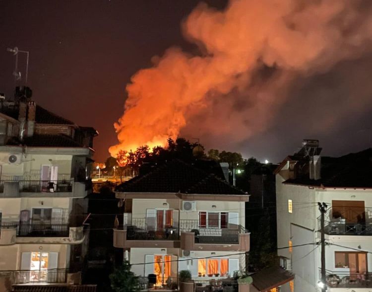 Λήξη συναγερμού για τη φωτιά στην Ανδρομάχη Λήξη συναγερμού για τη φωτιά στην Ανδρομάχη