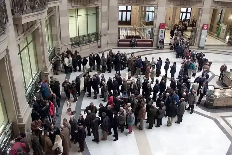 Μάς κάνουν τη ζωή όλο και πιο δύσκολη οι τράπεζες Μάς κάνουν τη ζωή όλο και πιο δύσκολη οι τράπεζες