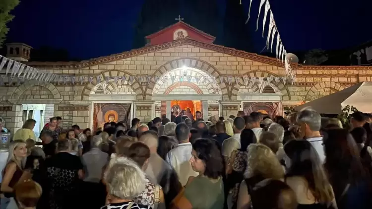 Με λαμπρότητα και κατάνυξη η Κοίμηση της Παναγίας στη Μακρυράχη