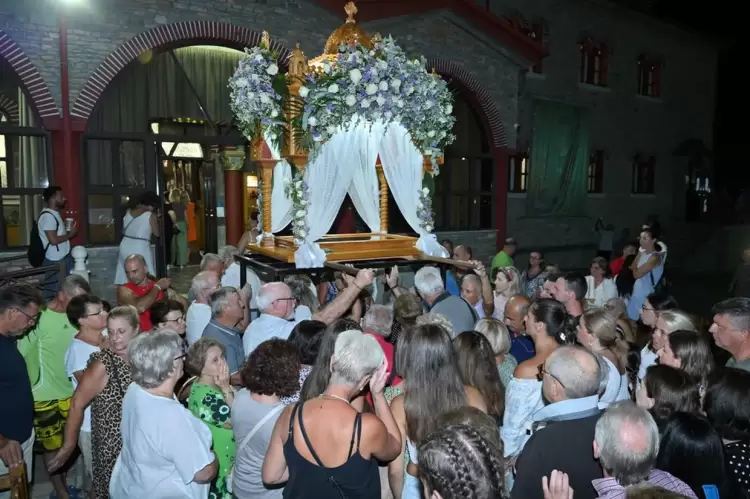 Περιφορά του Επιταφίου της Θεοτόκου στην Λεπτοκαρυά Πιερίας