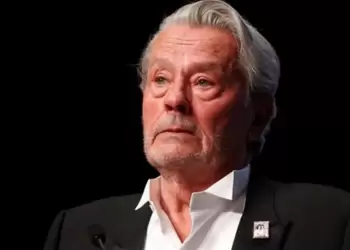 Πέθανε ο Αλέν Ντελόν, το τελευταίο ιερό τέρας του γαλλικού και του παγκόσμιου κινηματογράφου