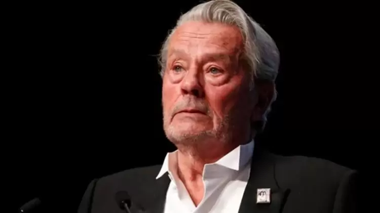 Πέθανε ο Αλέν Ντελόν, το τελευταίο ιερό τέρας του γαλλικού και του παγκόσμιου κινηματογράφου