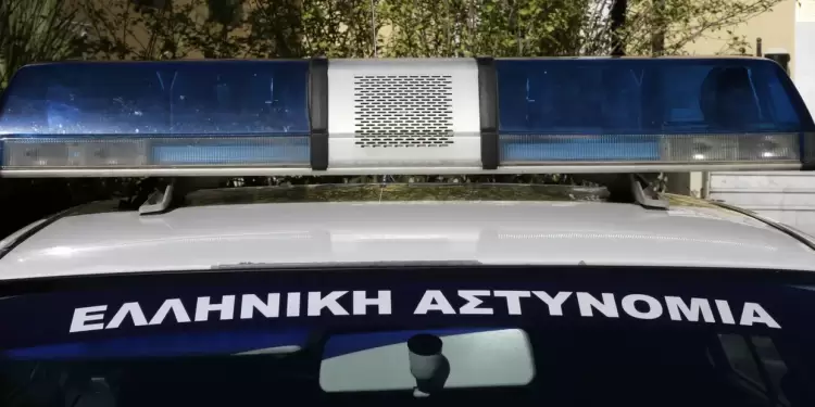 Πιερία: Επιτήδειοι εξαπάτησαν ηλικιωμένη και της απέσπασαν 45.000 ευρώ Μία σύλληψηΠηγή: iefimerida.gr – Πιερία: Επιτήδειοι εξαπάτησαν ηλικιωμένη και της απέσπασαν 45.000 ευρώ Μία σύλληψη