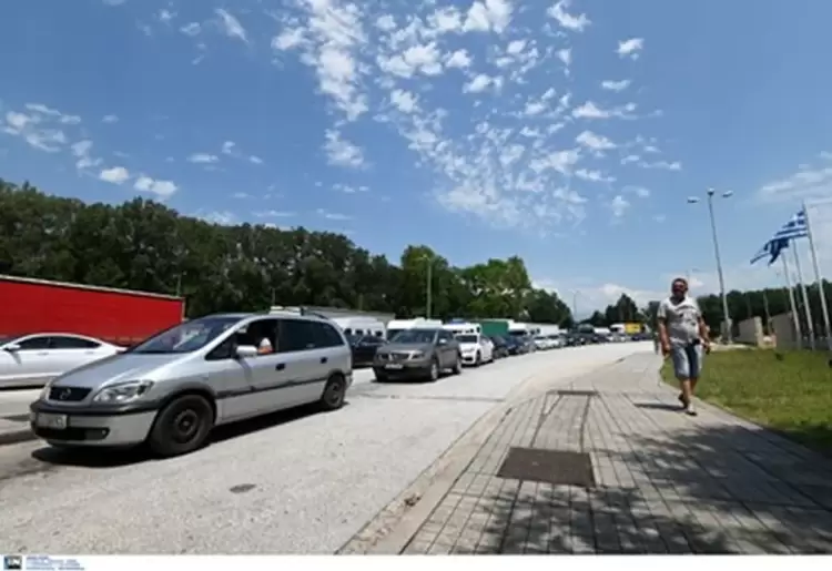 Στο κόκκινο ο Προμαχώνας: Πάνω από 3 εκατ. άνθρωποι πέρασαν τον Ιούνιο και τον Ιούλιο Στο κόκκινο ο Προμαχώνας: Πάνω από 3 εκατ. άνθρωποι πέρασαν τον Ιούνιο και τον Ιούλιο