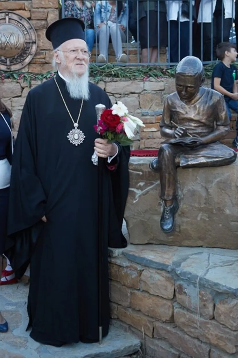 Το Πάσχα του καλοκαιριού και τα πανηγύρια ανά την Ελλάδα, ο Πατριάρχης στην Ίμβρο και οι άγγελοι που πληγώνουμε Το Πάσχα του καλοκαιριού και τα πανηγύρια ανά την Ελλάδα, ο Πατριάρχης στην Ίμβρο και οι άγγελοι που πληγώνουμε