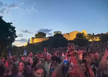 Ξεσήκωσε το κοινό η Μαρίνα Σάττι στο κάστρο του Πλαταμώνα