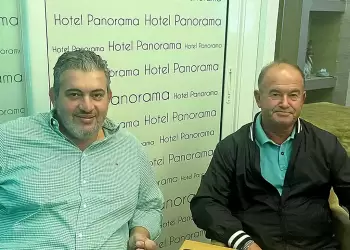 O υποψηφίος Πρόεδρος του Επιμελητηρίου Πιερίας Κώστας Πίτσιας με τον Πρόεδρο της Ομοσπονδίας Ενοικιαζομένων Δωματίων και Διαμερισμάτων Πιερίας, Ημαθίας και Πέλλας