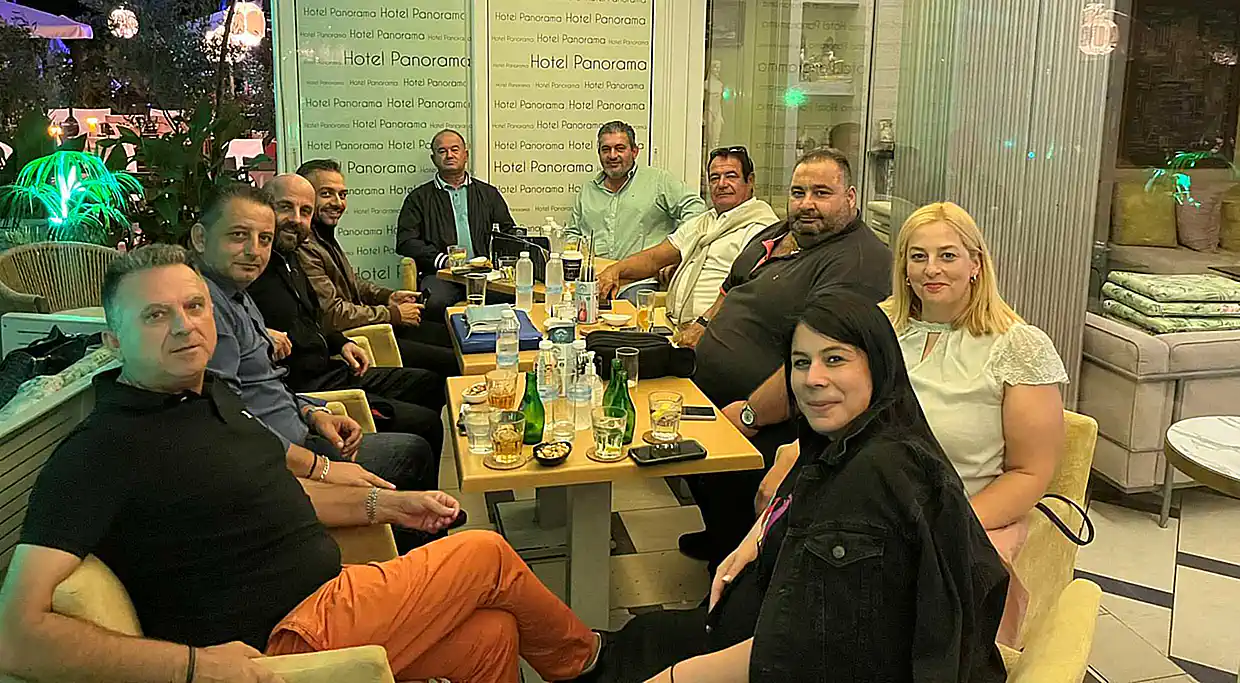 O υποψηφίος Πρόεδρος του Επιμελητηρίου Πιερίας Κώστας Πίτσιας με τον Πρόεδρο της Ομοσπονδίας Ενοικιαζομένων Δωματίων και Διαμερισμάτων Πιερίας, Ημαθίας και Πέλλας O υποψηφίος Πρόεδρος του Επιμελητηρίου Πιερίας Κώστας Πίτσιας με τον Πρόεδρο της Ομοσπονδίας Ενοικιαζομένων Δωματίων και Διαμερισμάτων Πιερίας, Ημαθίας και Πέλλας