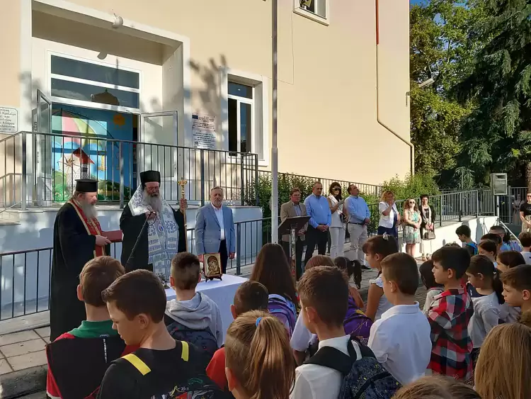 Ο Αγιασμός στο 2ο Δημοτικό - Νηπιαγωγείο Κατερίνης Ο Αγιασμός στο 2ο Δημοτικό – Νηπιαγωγείο Κατερίνης