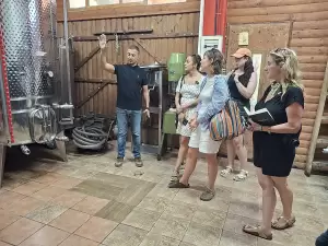 Αυστραλοί δημοσιογράφοι φιλοξενήθηκαν από τον επιχειρηματία της «Φάρμας Φωτιάδη» και επισκέφτηκαν το «Κτήμα Κούρτη»