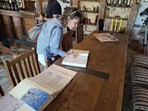 Αυστραλοί δημοσιογράφοι φιλοξενήθηκαν από τον επιχειρηματία της «Φάρμας Φωτιάδη» και επισκέφτηκαν το «Κτήμα Κούρτη»