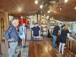 Αυστραλοί δημοσιογράφοι φιλοξενήθηκαν από τον επιχειρηματία της «Φάρμας Φωτιάδη» και επισκέφτηκαν το «Κτήμα Κούρτη»