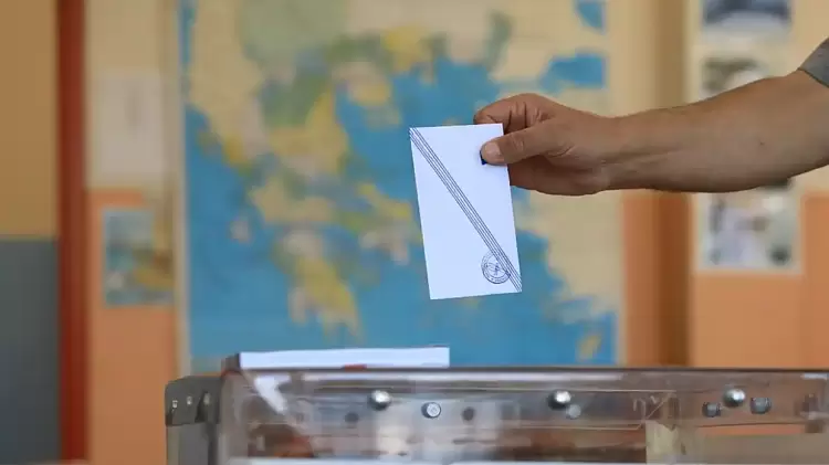 Δημοσκόπηση: Ντέρμπι Δούκα Ανδρουλάκη στο ΠΑΣΟΚ, Επιλέγουν Κασσελάκη στον ΣΥΡΙΖΑ