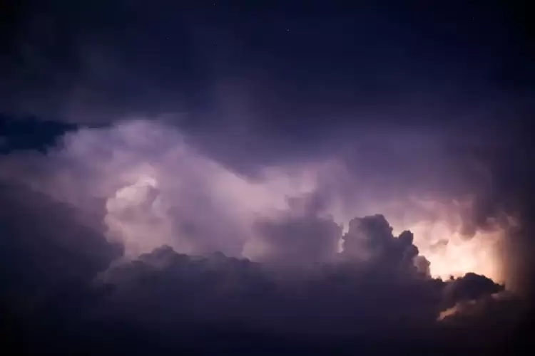 Έκτακτο δελτίο καιρού από την ΕΜΥ: Η κακοκαιρία Atena φέρνει καταιγίδες, κεραυνούς και χαλάζι