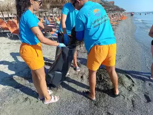 Εθελοντικός καθαρισμός παραλίας από τους ναυαγοσώστες της Lifeguard Patrol, Τετάρτη, 11 Σεπτεμβρίου 2024