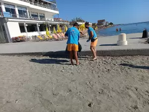 Εθελοντικός καθαρισμός παραλίας από τους ναυαγοσώστες της Lifeguard Patrol, Τετάρτη, 11 Σεπτεμβρίου 2024