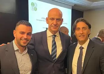 Ο Φώντας Μπαραλιάκος στην παρουσίαση της μελέτης «Η Βιομηχανία Χάρτου στην Ελλάδα»